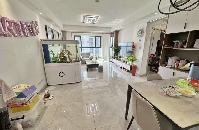 市中心 公园南邻 金鳞府 148万 精装三室 送车位储