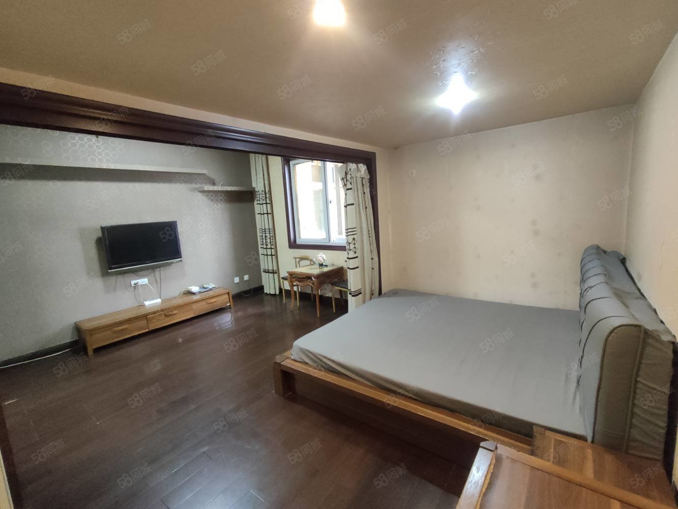 金地广场1室1厅1卫45㎡南北35万