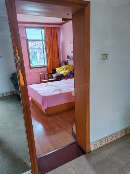 温馨家园花园小区3室1厅1卫130㎡南28万