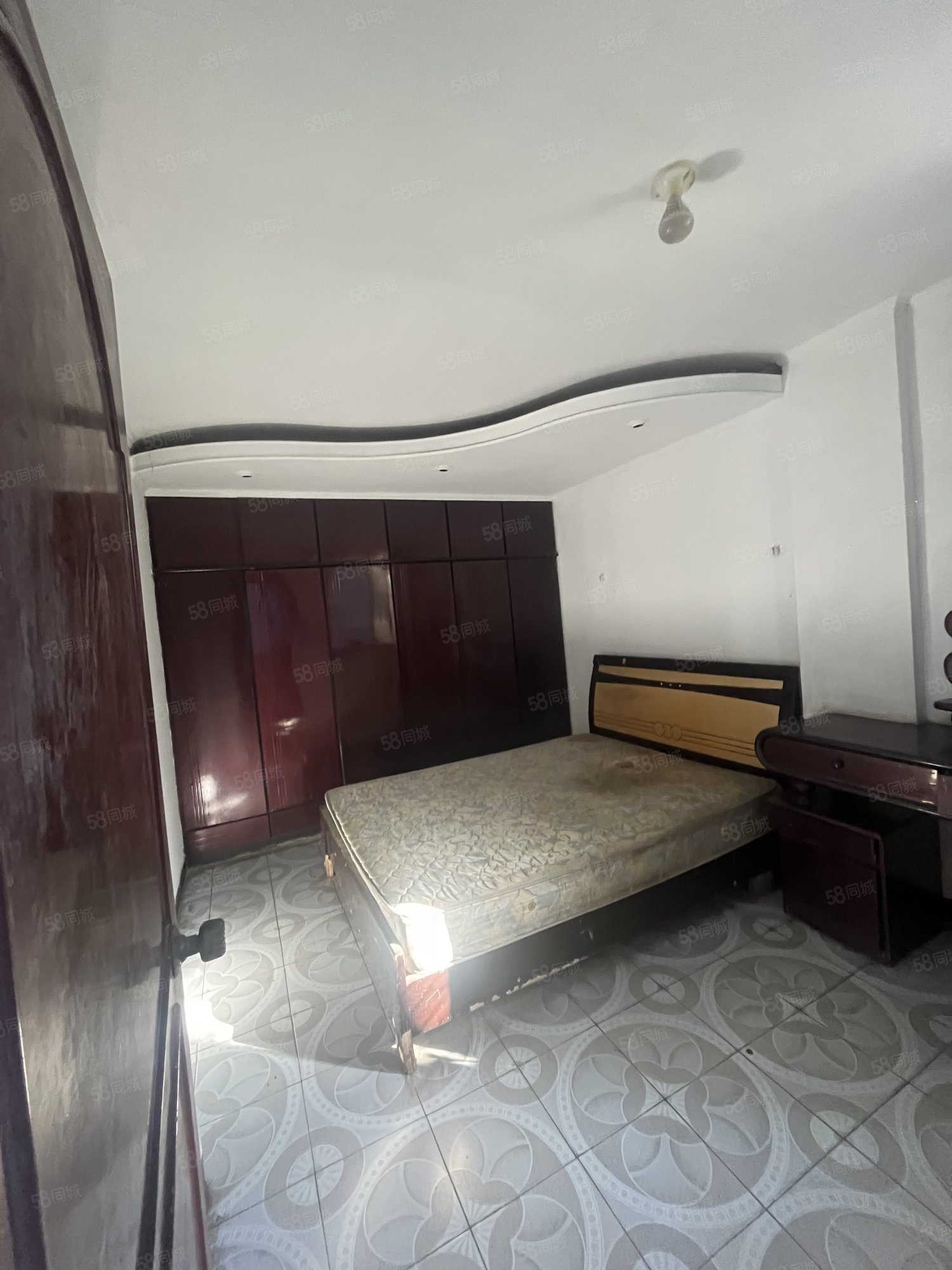 西荣路小区2室1厅1卫64㎡东南22.8万