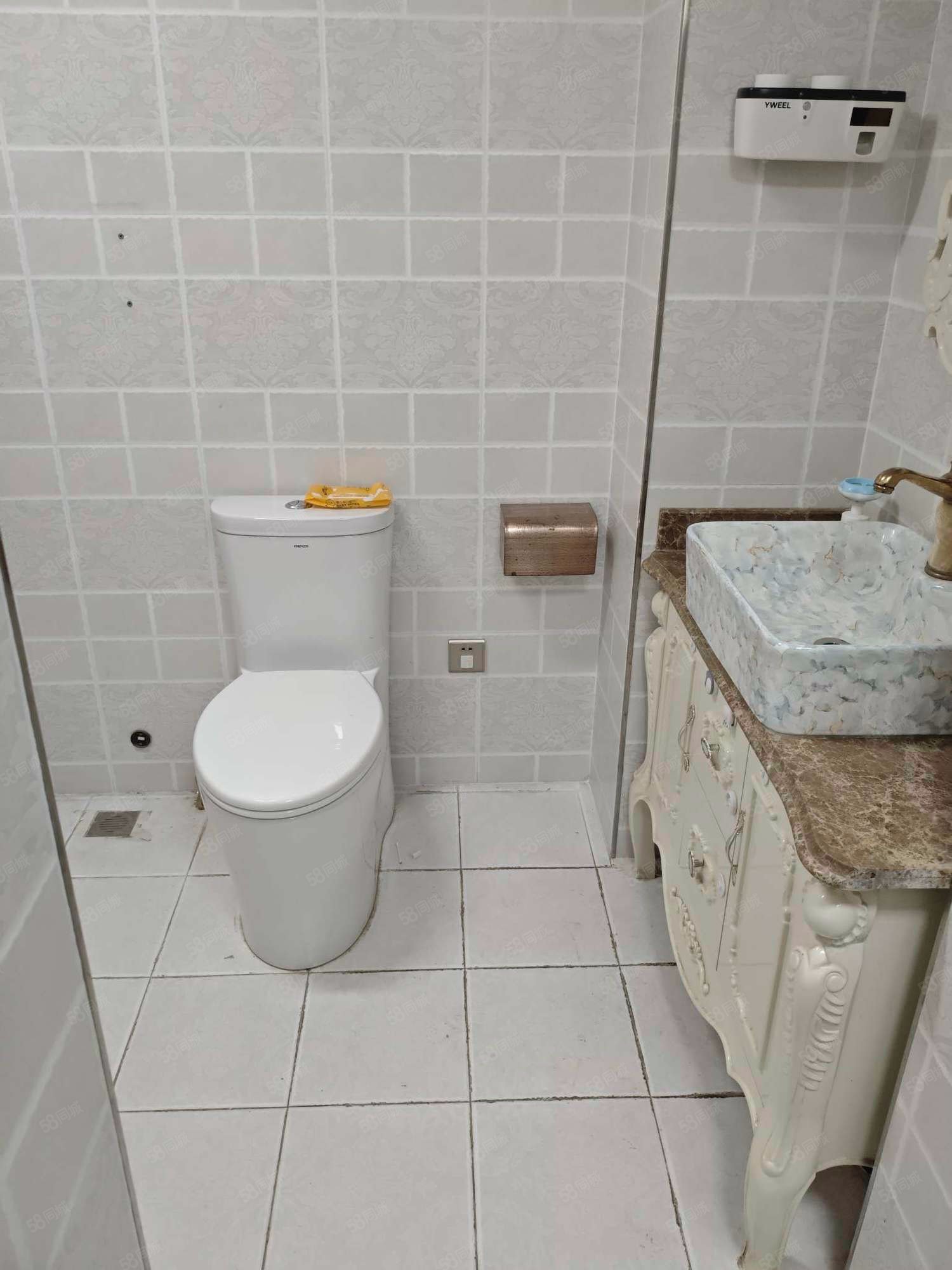 国宾中央区(一期)3室2厅2卫124.49㎡南北215万