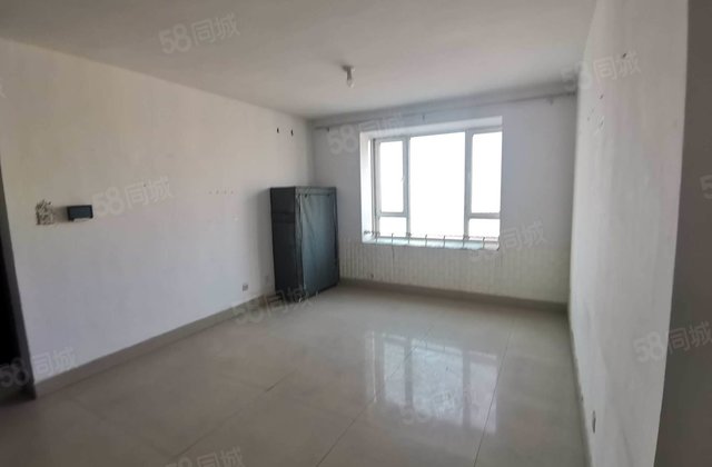 132万，东昌中学，兴华路  ，领秀城东边户南北通透的大三居