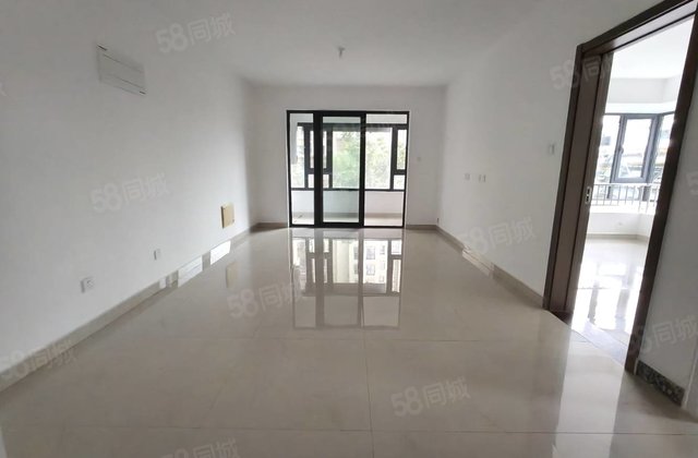 电梯新房未住 带车位 急售全明边户三室