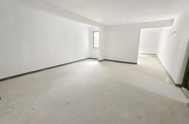 金裕新城一楼带院带下沉，新房未住，带车位地下室