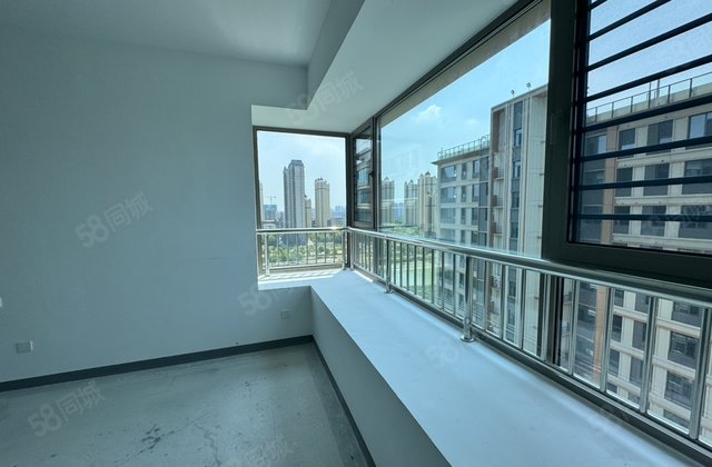 和鸣大关。  。大平层 带两个车位 税费各付