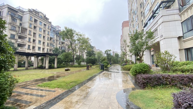 五矿万境蓝山豪装复式洋房带空中花园100平长郡雨外旁