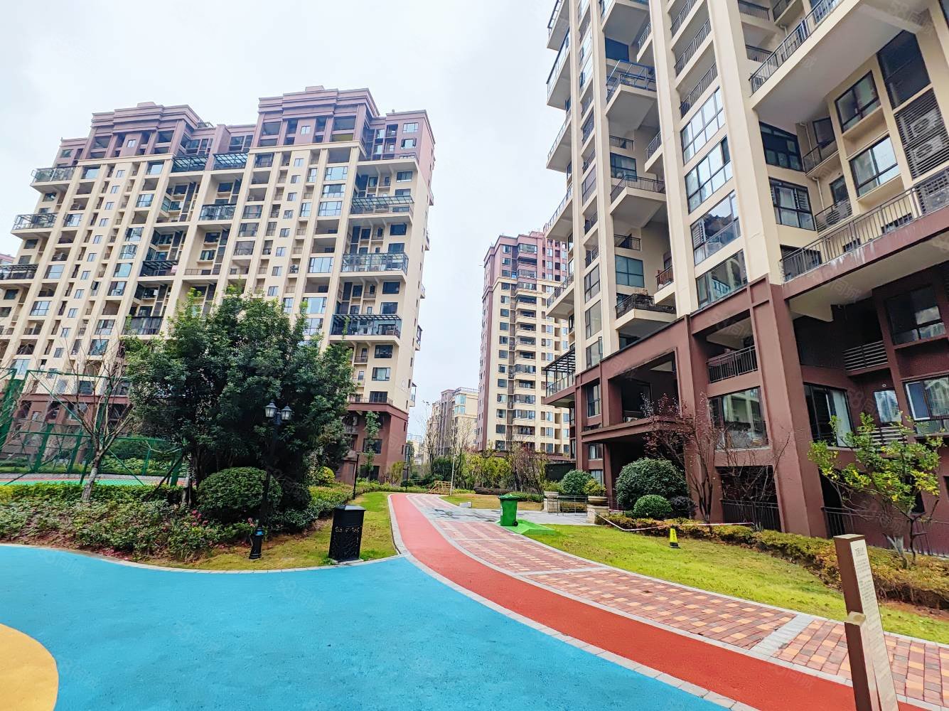 56万带车位出售中建幸福城赠送25平方双阳台送入户花园