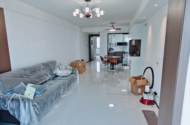 碧桂园云麓九里125平高档装修送车位，中央空调双阳台全明户型