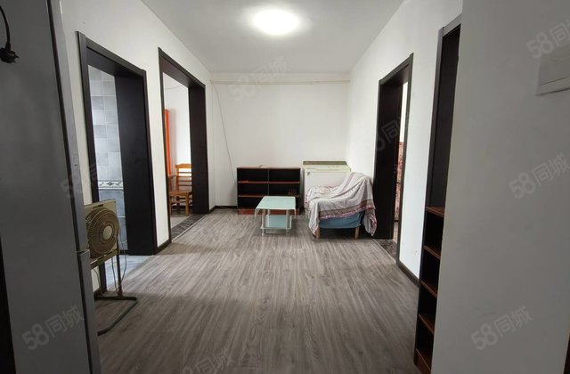 三中北校财干路 孝心楼层多层 低公摊 拎包入住 停车方便