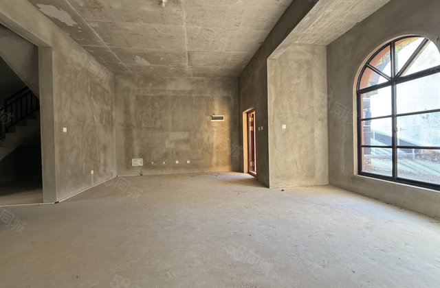 翰樘城逸府5室2厅227㎡152万二手房图片