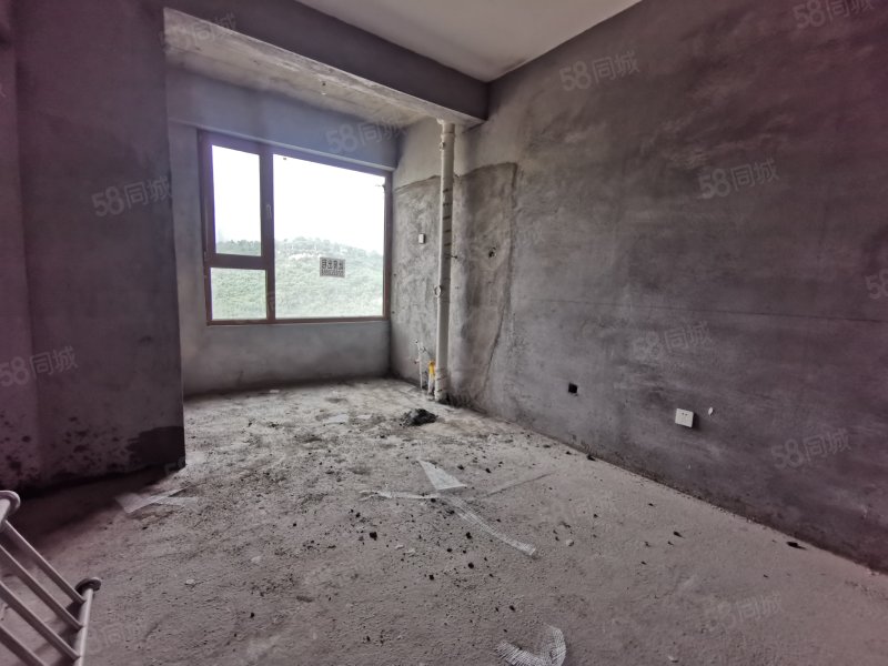 卧龙天著3室2厅1卫99㎡南北55万