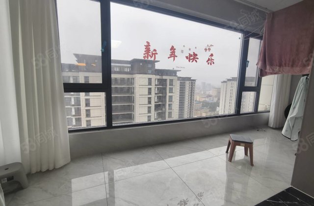 房东急售 万达附近 精装修 送车位 储藏室 诚心出 保证真实