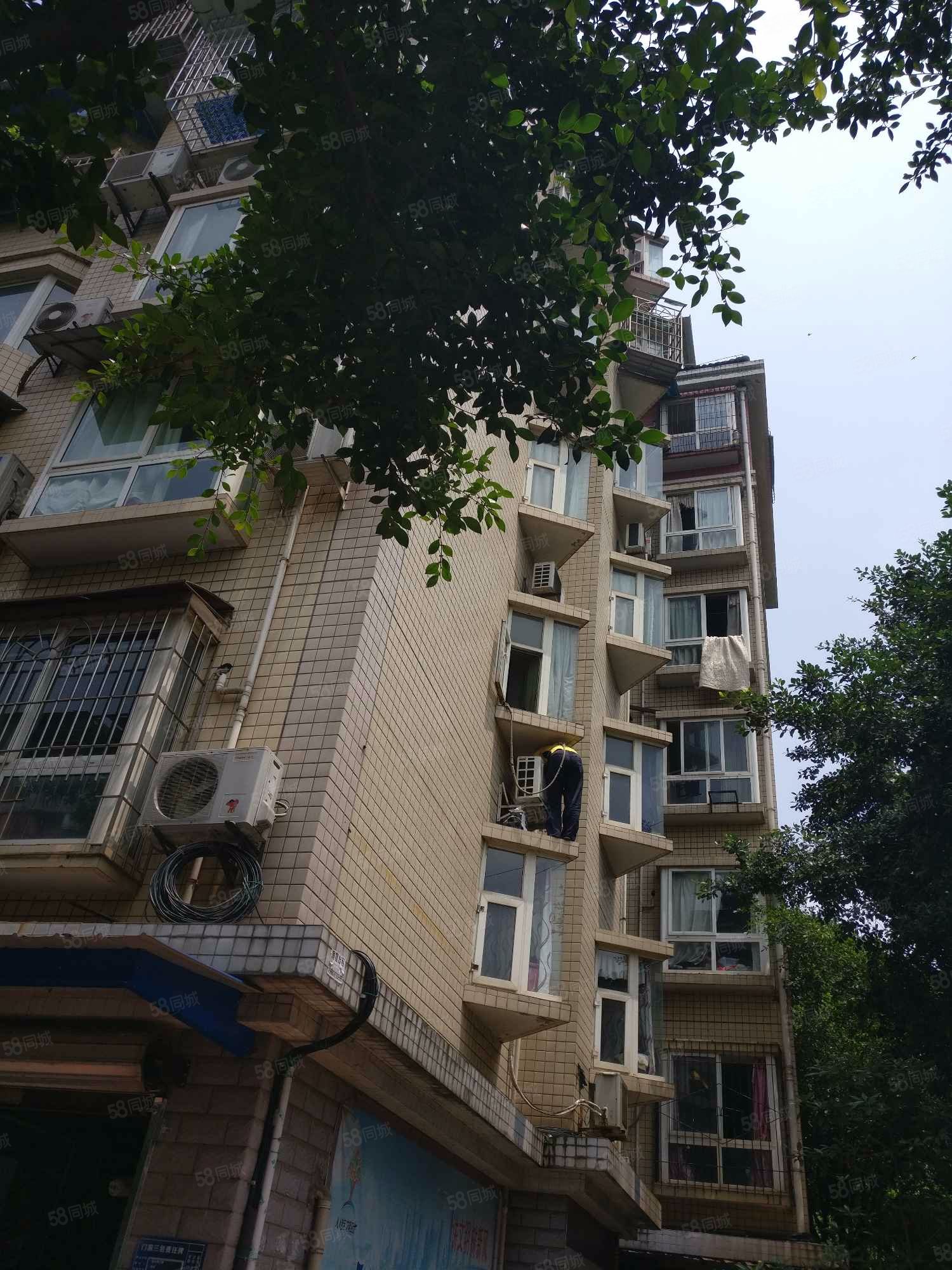 石马河山水丽都玉带山轻轨单价9000多买三房丶出行方便