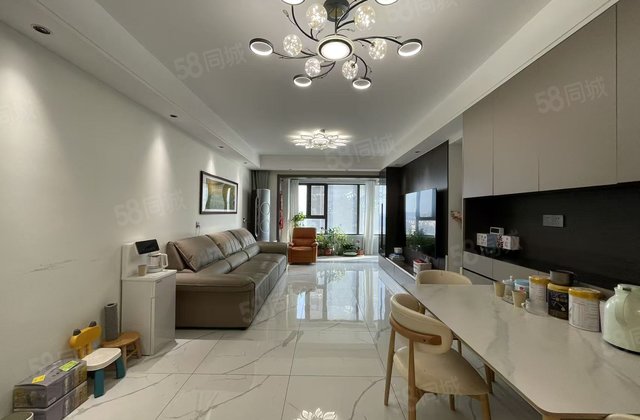 新出 国岳府 三室两卫婚房 观景楼层 随时看房免大税 急售