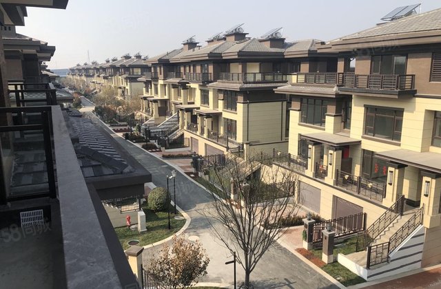 近黄河五路海通御墅蓝庭(别墅)2018年建造共3层南北195㎡4室2厅3卫御