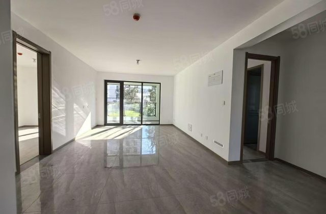 民生海通城市芳华 带车位 三叶草户型 总高18层 双卫