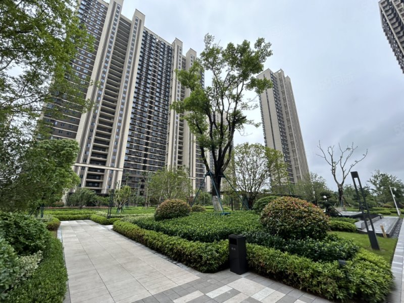 年轻时尚四居室观景房落地大飘窗 采光视野好 欢迎咨询,融创望江府