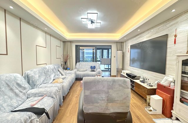 绿地中央广场4室2厅140㎡185万二手房图片