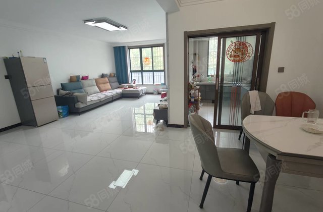 捡  啦 凤凰新城孝心楼层 送地上阳面车库 精装免大税可谈价