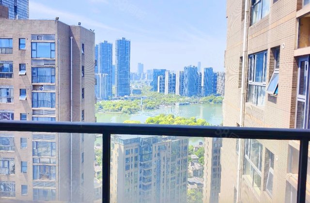 藏珑湖上国际花园4室2厅130.81㎡110万二手房图片