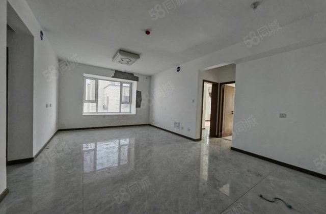 水城印象，单价六千多，三室两厅两卫，送车储，随时看房