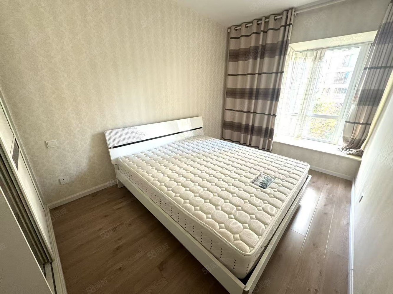 龙泉花园东苑4室2厅2卫158㎡南北103.8万