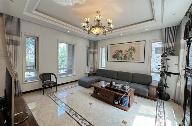 西京都高尔夫别墅4室2厅210㎡103万二手房图片