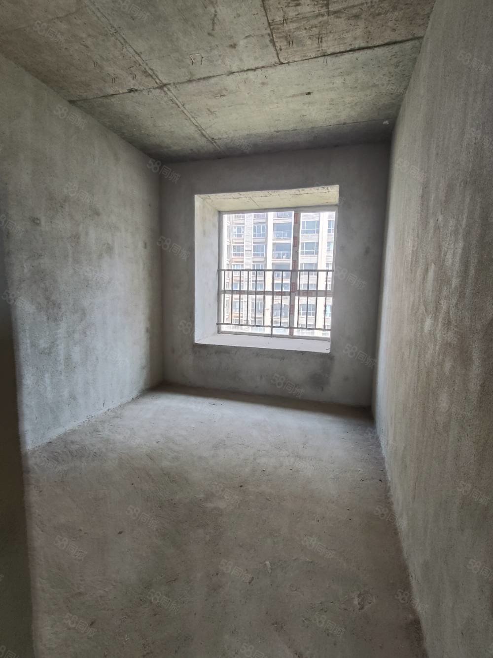 滨江御府3室2厅2卫127㎡南北63万