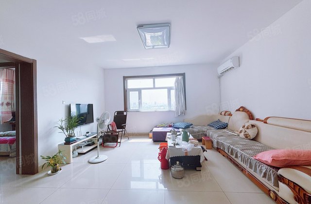 集贤小区 楼层好 西文轩高铁一中附近 南北通透 双卫生间