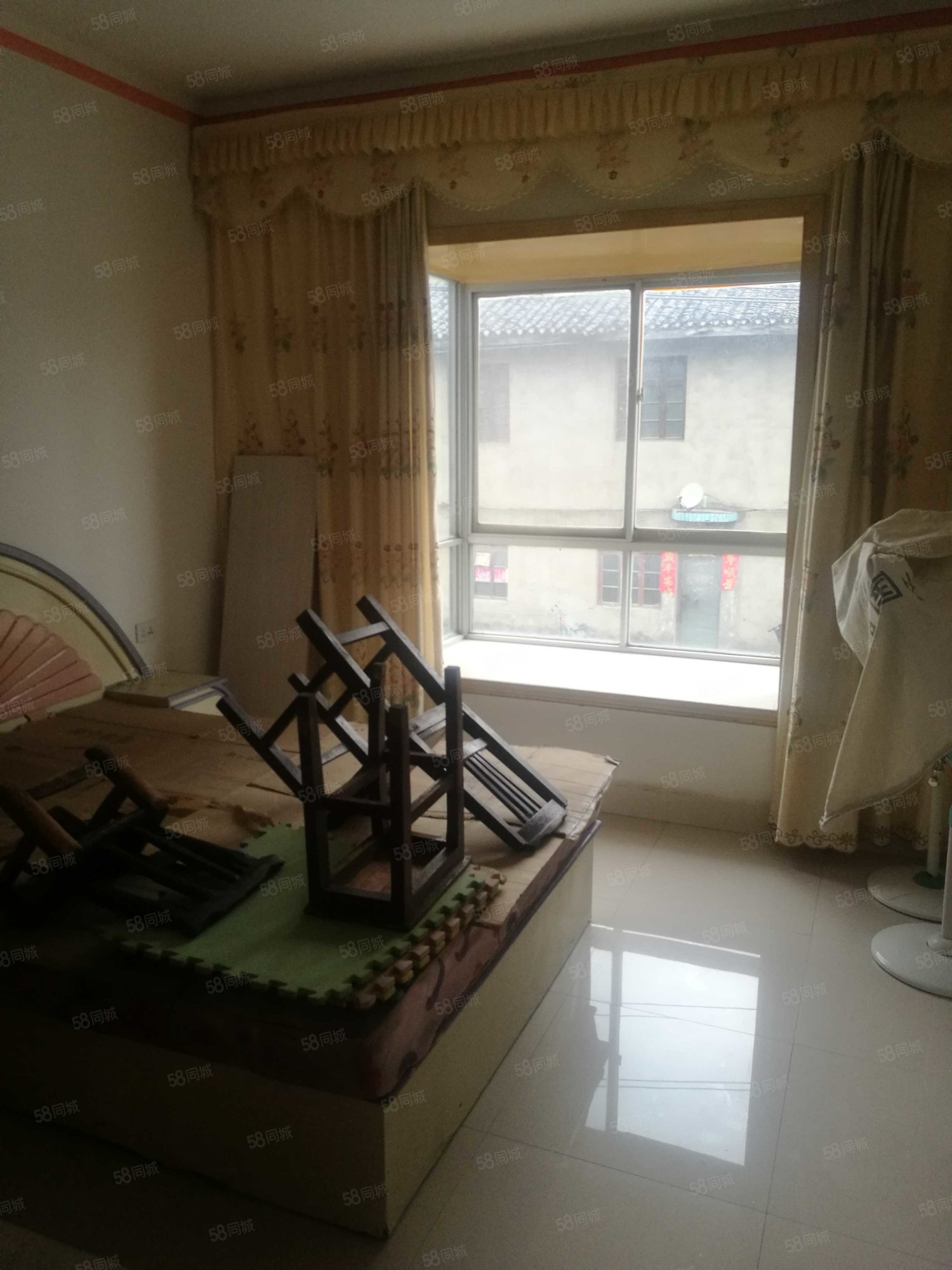 黄家湾路199号小区4室2厅3卫159.66㎡南30万