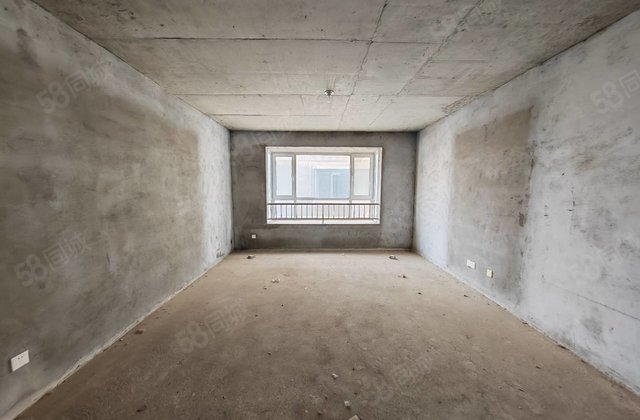 东边户 电梯洋房 毛坯四居室带车位馨润花园海德公园