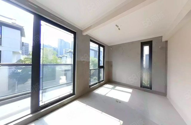 融创杭州湾壹号望臻园(别墅)4室2厅253.8㎡168万二手房图片