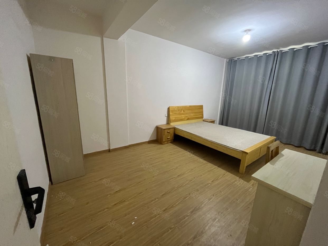 江畔人家3室1厅1卫98㎡南北50万