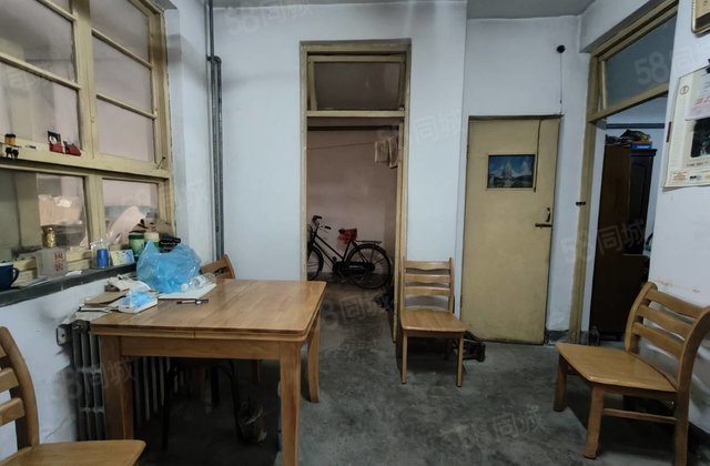 文轩东关 一楼带院55万3室 县医院家属院 威尼斯