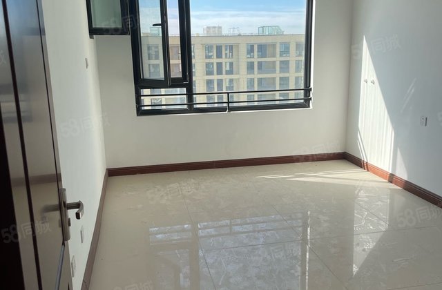 百合新城锦兰园3室2厅1卫满二  送车位送地下室