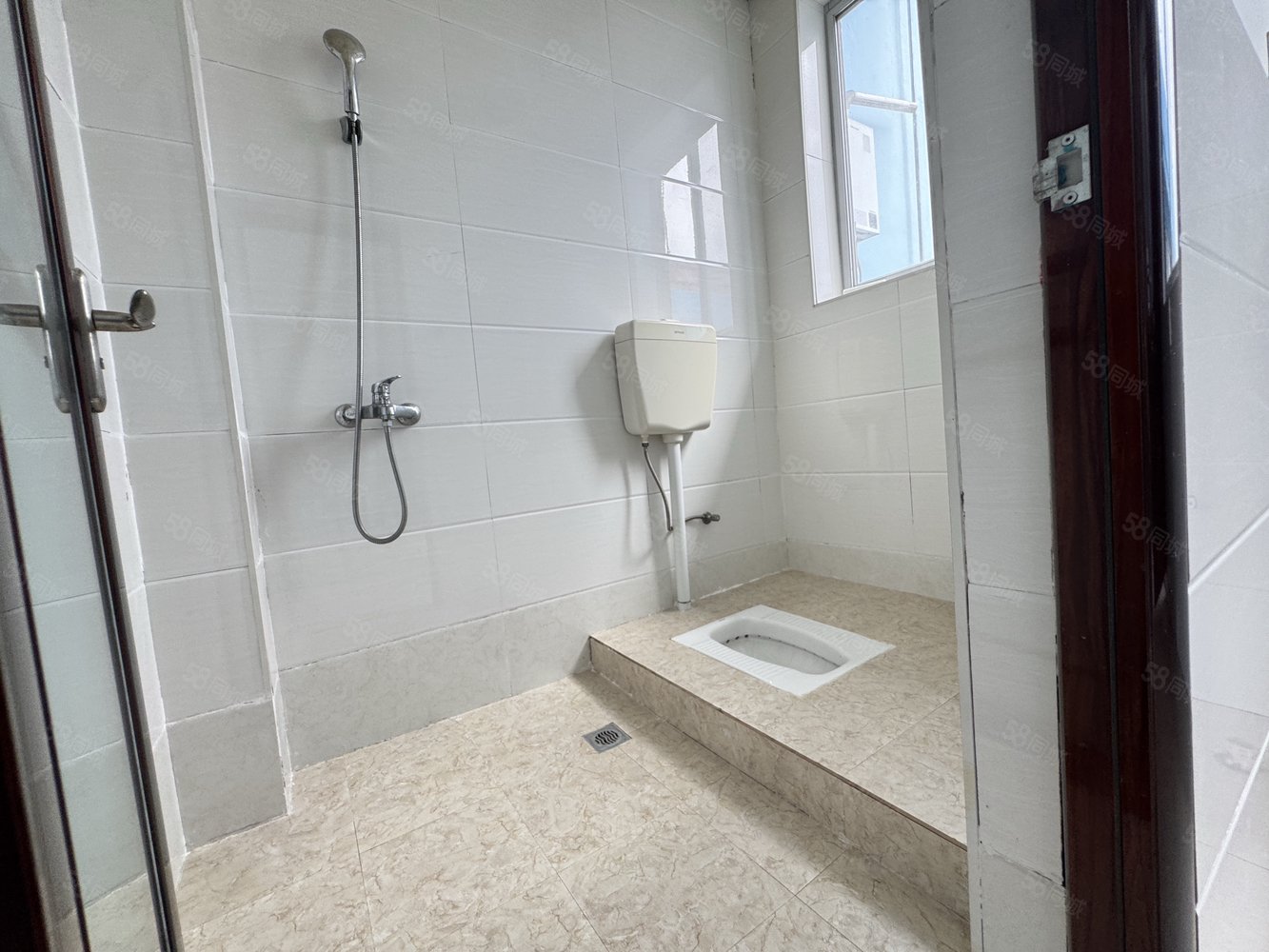 警苑6室2厅3卫160㎡南北79.8万