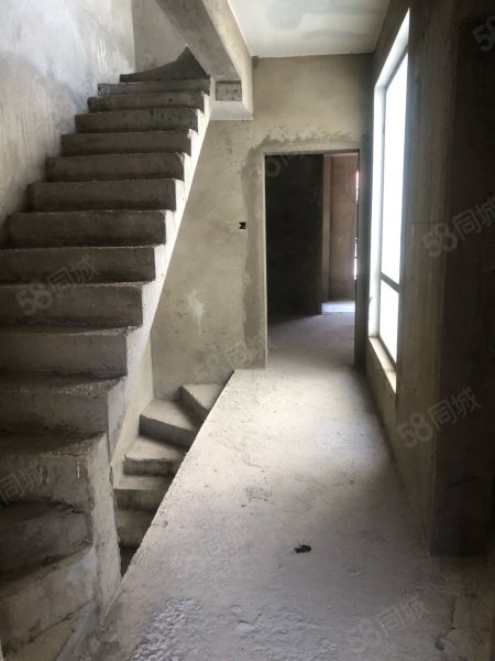 【10图】联排别墅 三层带花园才150w哦,丽水馨城-昭通58同城