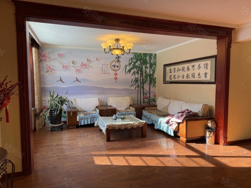 滨江绿苑4室2厅2卫240㎡南北188万