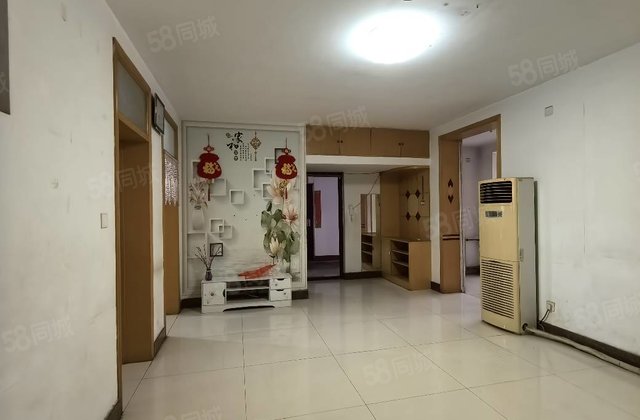 三里铺小区.三楼三室两厅.紧邻香江市场.妇幼.英才.阳光实验