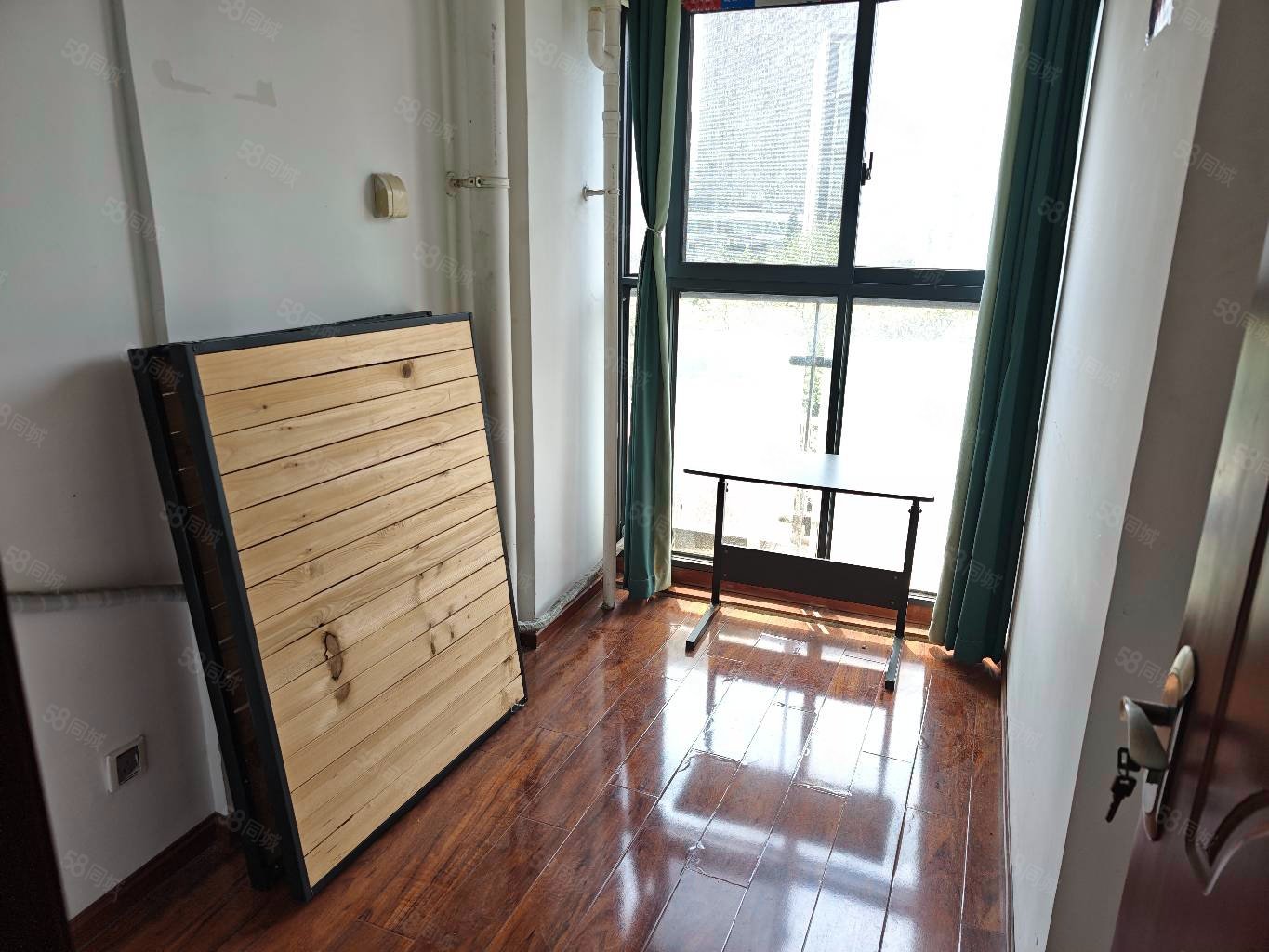 凤栖桐2室1厅1卫65.1㎡南114万