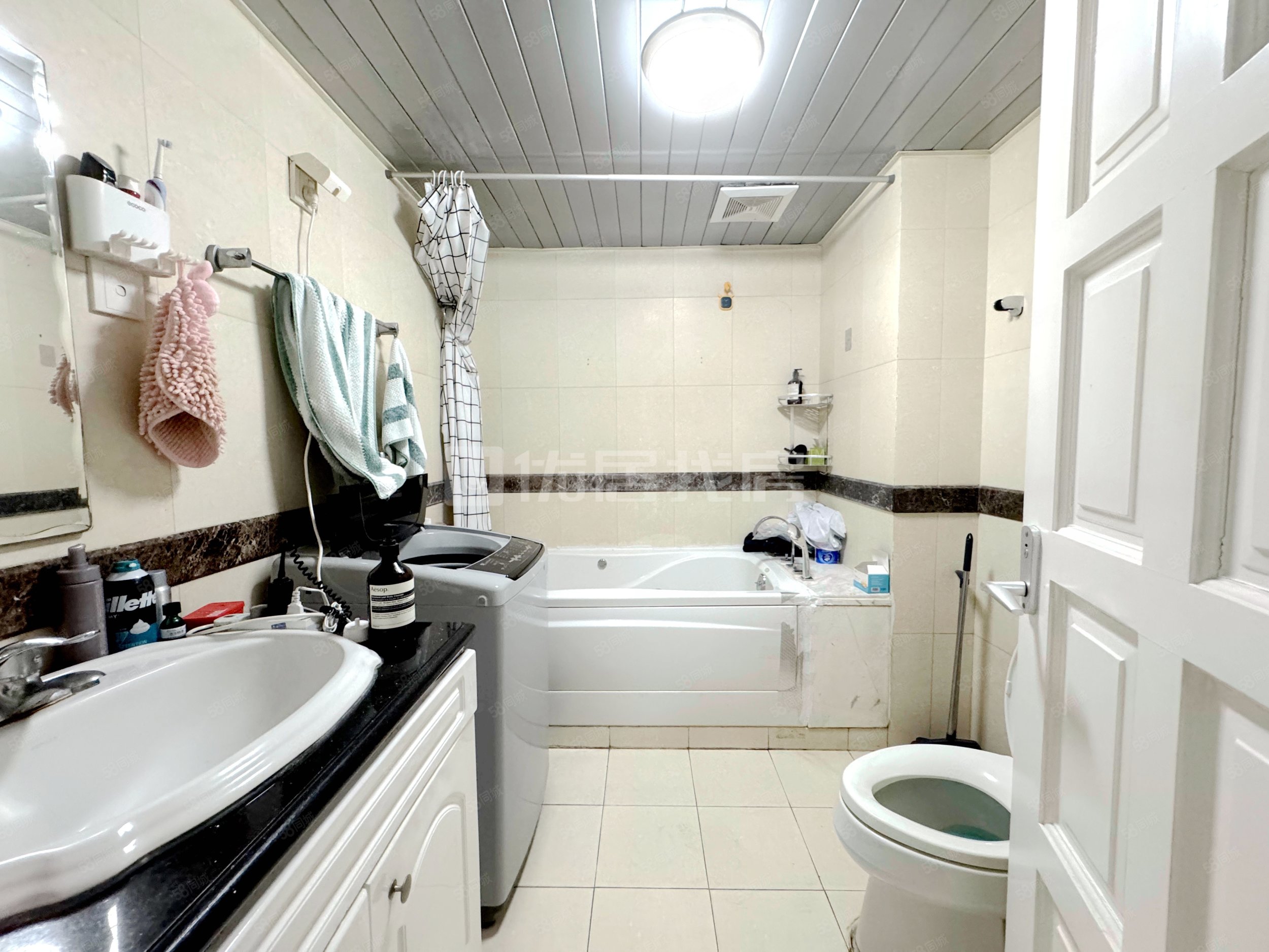 萬(wàn)豪國(guó)際公寓1室1廳1衛(wèi)67.69㎡北410萬(wàn)