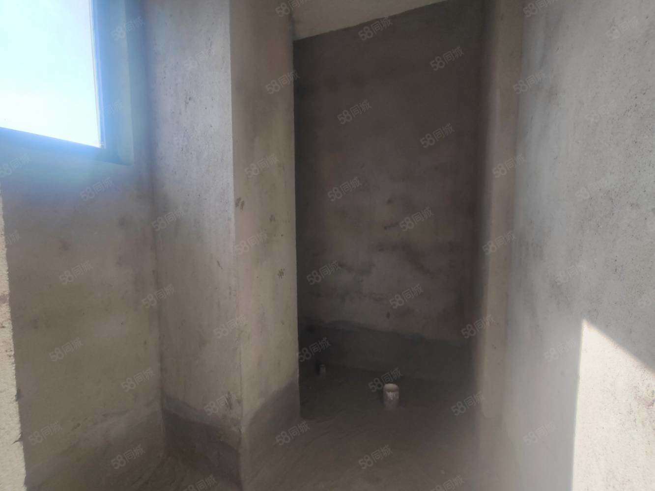 北湖豪苑6室2厅2卫198㎡南北132万