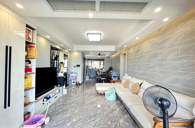 班芙小镇4室2厅121.04㎡108万二手房图片