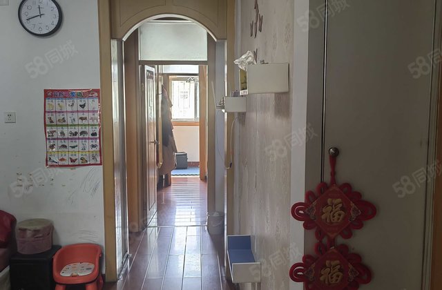 小三居 精装修 出行方便 停车方便 医疗配套成熟 购物方