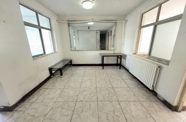 铁塔，金鼎，东昌中学三中，剧院四海小区，三室多层二楼免大税