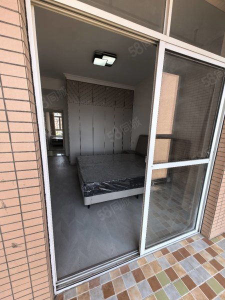 维纳阳光3室2厅1卫102㎡南北33.8万