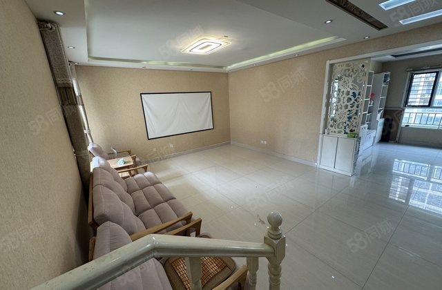 阿卡四期，错层三室两卫，带车位地下室，139平，房东急售