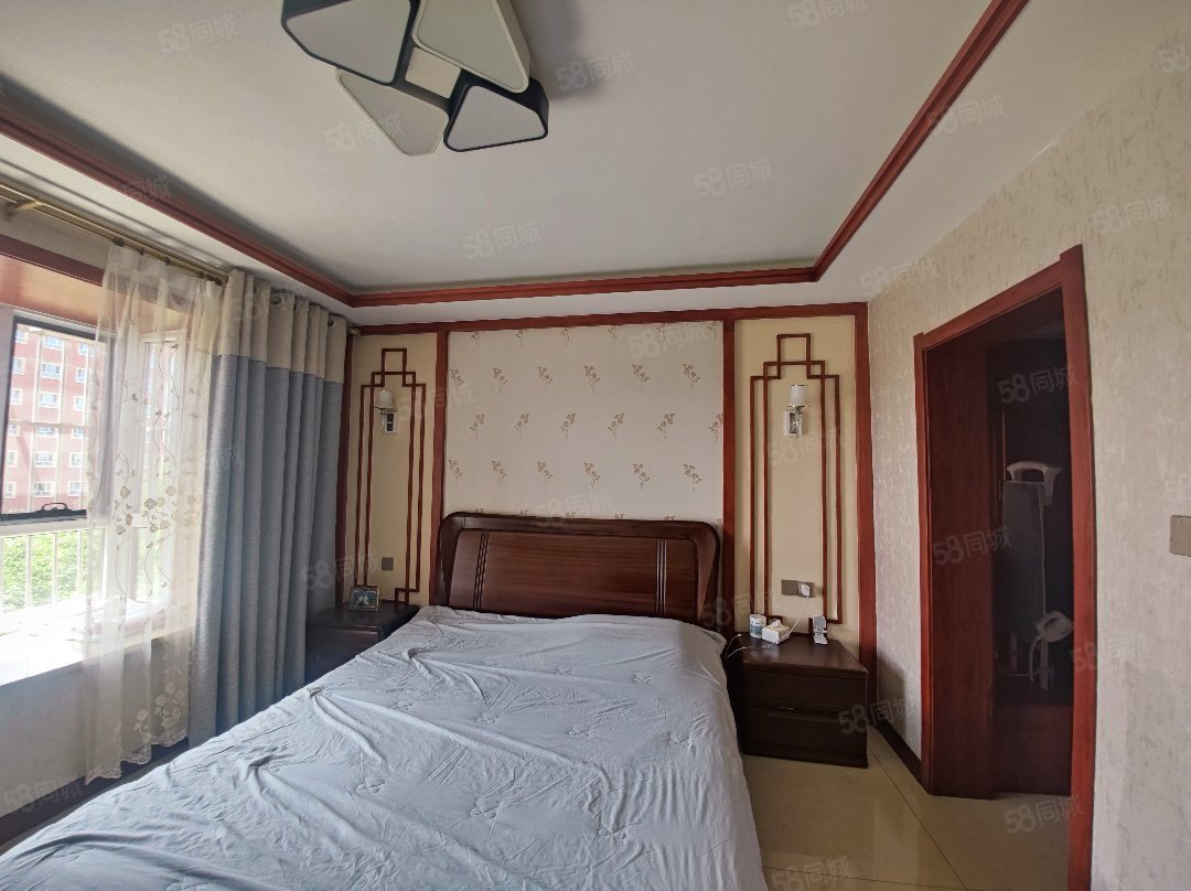 青湖铭城3室2厅2卫150㎡南北65万