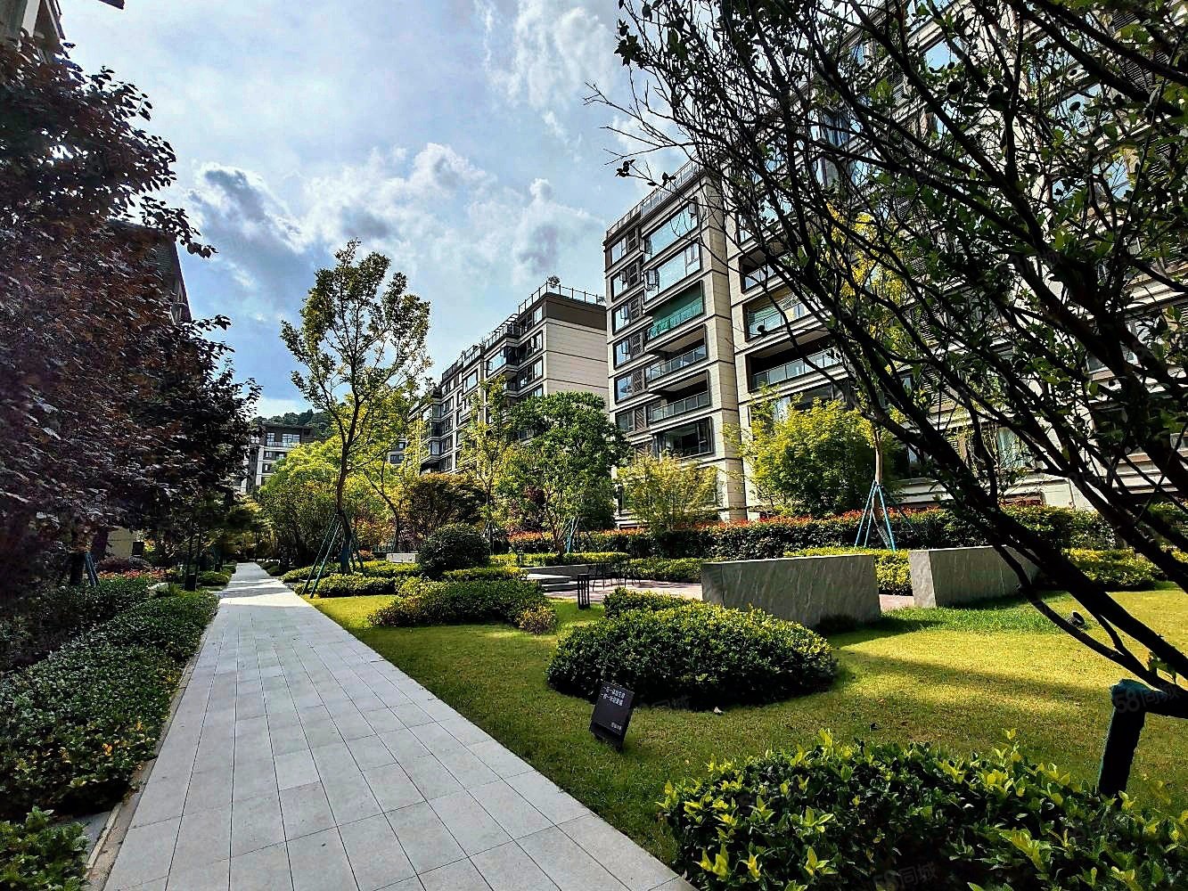 花园洋房新房现房可公积金金融城旁央企华润贵阳北站