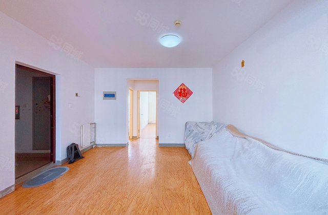 香江附近，电梯好楼层，带储藏室